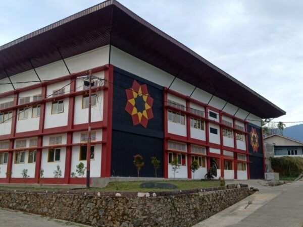 Gedung dari Sisi Lain (1)